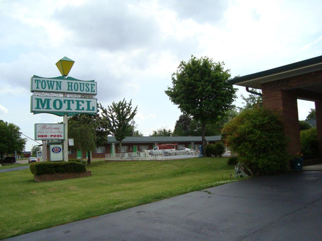 Town House Motel Tupelo Dış mekan fotoğraf